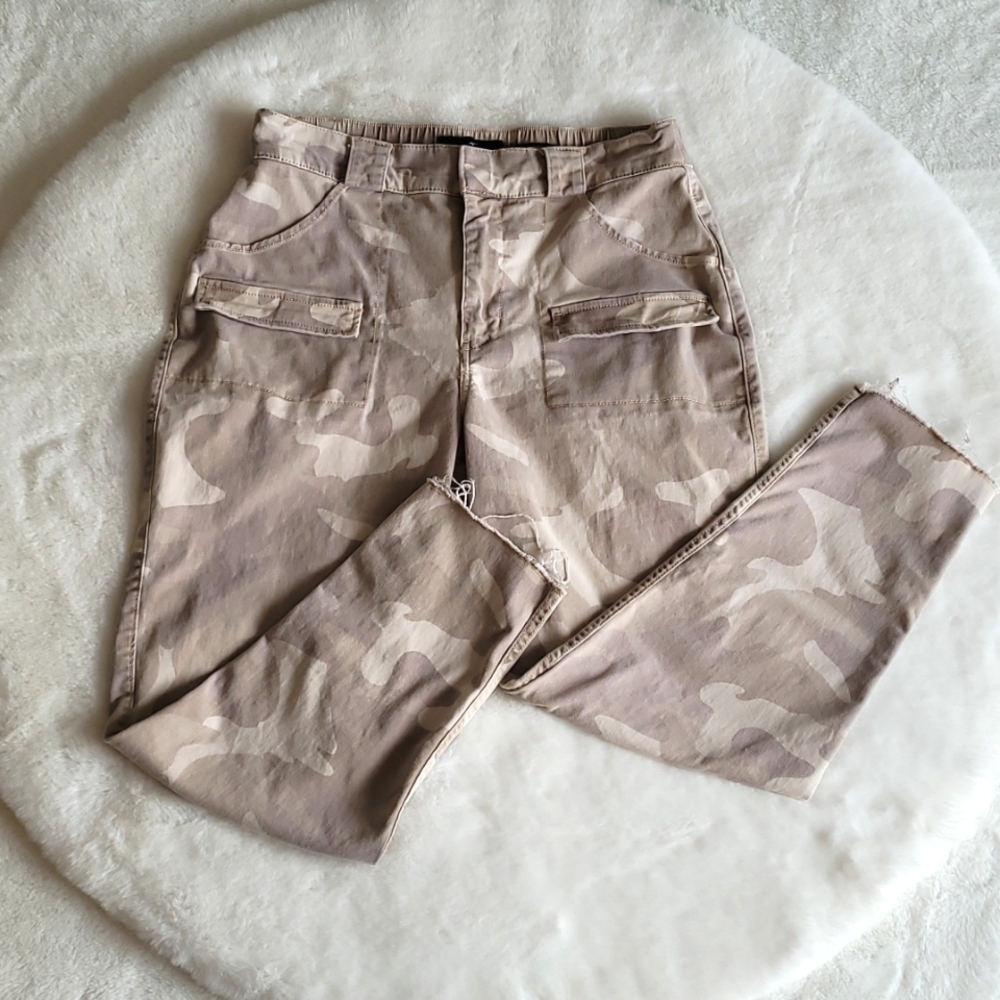 Hollister Sand Desert Camo Ultra High Rise Stretch Mom Pants Large